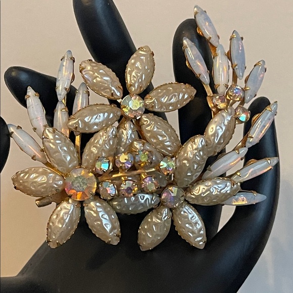 Beau Jewels Molded Faux Pearl Opaline Aurora Borealis Rhinestone Demi-Parure - Picture 6 of 10